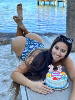 Marie Temara feet photo thumbnail