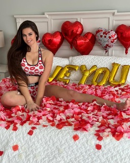 Marie Temara feet photo thumbnail