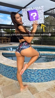 Marie Temara feet photo thumbnail