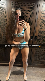 Marie Temara feet photo thumbnail