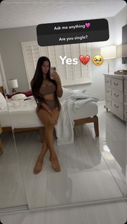 Marie Temara feet photo thumbnail