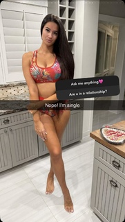 Marie Temara feet photo thumbnail