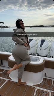 Marie Temara feet photo thumbnail