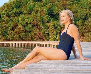 Mariella Frostrup feet photo 7