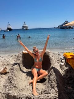 Marietta Hrousala feet photo 6