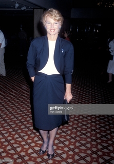 Mariette Hartley feet photo 11