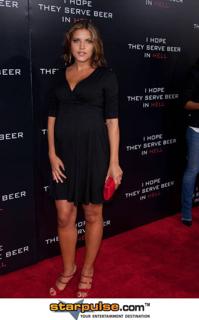 Marika Dominczyk feet photo 3