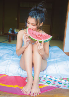 Marika Kôno feet photo 1