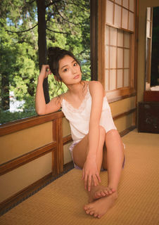 Marika Kôno feet photo 11