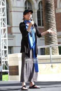 Marilu Henner feet photo thumbnail