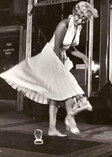 Marilyn Monroe feet photo thumbnail
