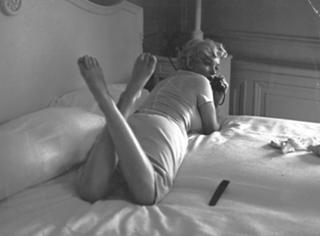 Marilyn Monroe feet photo thumbnail