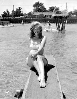 Marilyn Monroe feet photo thumbnail
