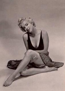 Marilyn Monroe feet photo thumbnail