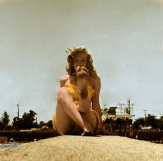 Marilyn Monroe feet photo thumbnail