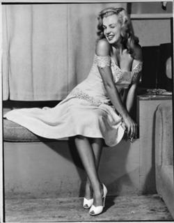 Marilyn Monroe feet photo thumbnail