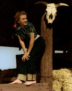 Marilyn Monroe feet photo thumbnail