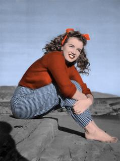 Marilyn Monroe feet photo thumbnail