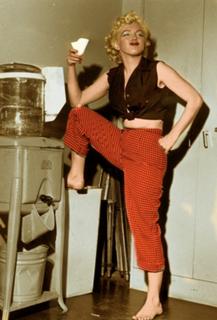 Marilyn Monroe feet photo thumbnail