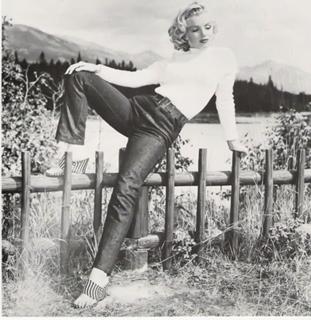 Marilyn Monroe feet photo thumbnail