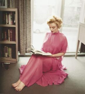 Marilyn Monroe feet photo thumbnail