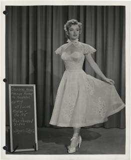 Marilyn Monroe feet photo thumbnail