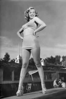 Marilyn Monroe feet photo thumbnail