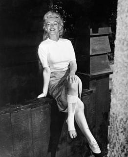 Marilyn Monroe feet photo thumbnail