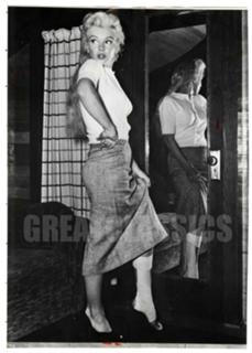 Marilyn Monroe feet photo thumbnail