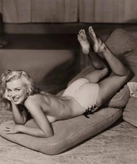 Marilyn Monroe feet photo thumbnail