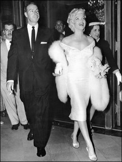 Marilyn Monroe feet photo thumbnail