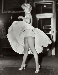 Marilyn Monroe feet photo thumbnail