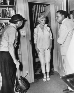 Marilyn Monroe feet photo thumbnail