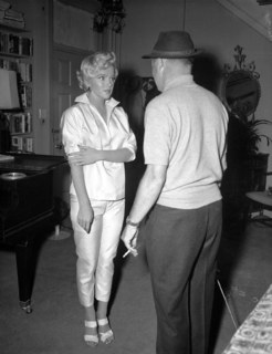 Marilyn Monroe feet photo thumbnail