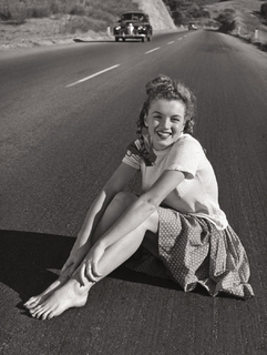 Marilyn Monroe feet photo thumbnail