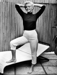Marilyn Monroe feet photo thumbnail