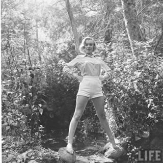 Marilyn Monroe feet photo thumbnail
