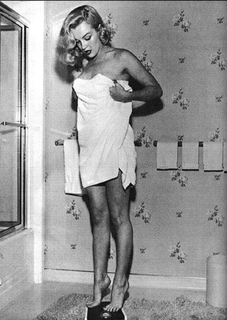 Marilyn Monroe feet photo thumbnail
