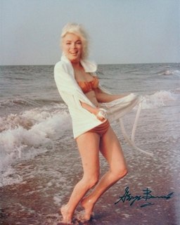 Marilyn Monroe feet photo thumbnail