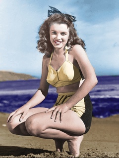 Marilyn Monroe feet photo thumbnail