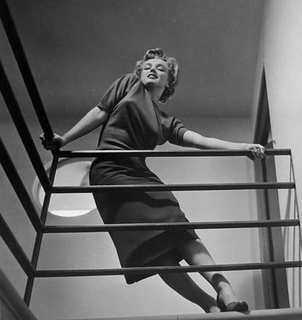 Marilyn Monroe feet photo thumbnail