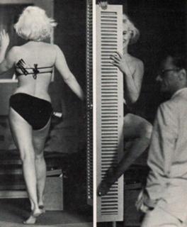 Marilyn Monroe feet photo thumbnail