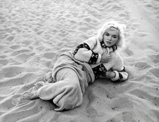 Marilyn Monroe feet photo thumbnail