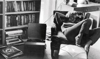 Marilyn Monroe feet photo thumbnail
