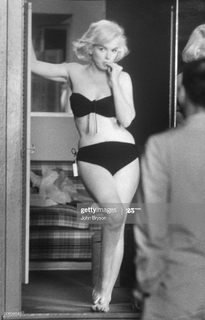 Marilyn Monroe feet photo thumbnail