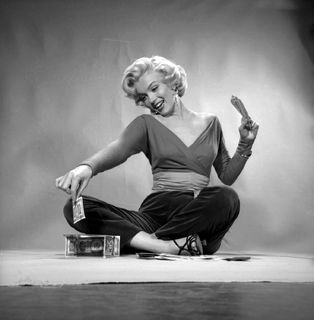 Marilyn Monroe feet photo thumbnail