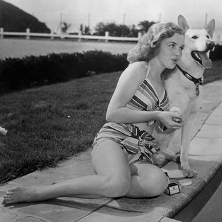 Marilyn Monroe feet photo thumbnail