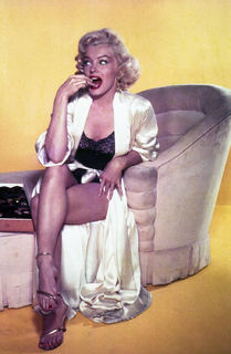Marilyn Monroe feet photo thumbnail