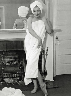 Marilyn Monroe feet photo thumbnail