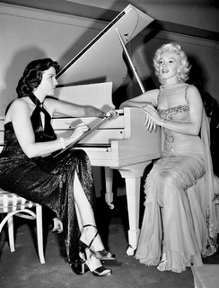 Marilyn Monroe feet photo thumbnail
